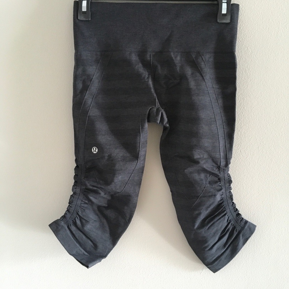 Women’s LuLulemon Crop Leggings Black/ Gray